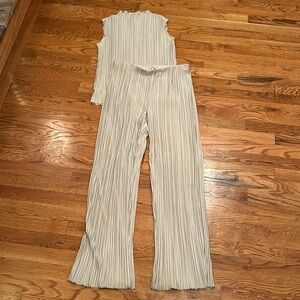 Rails pleated outfit